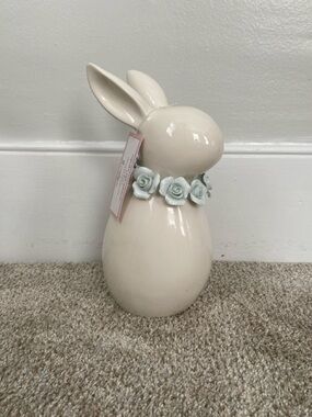 NWT Cupcakes & Cashmere Easter bunny